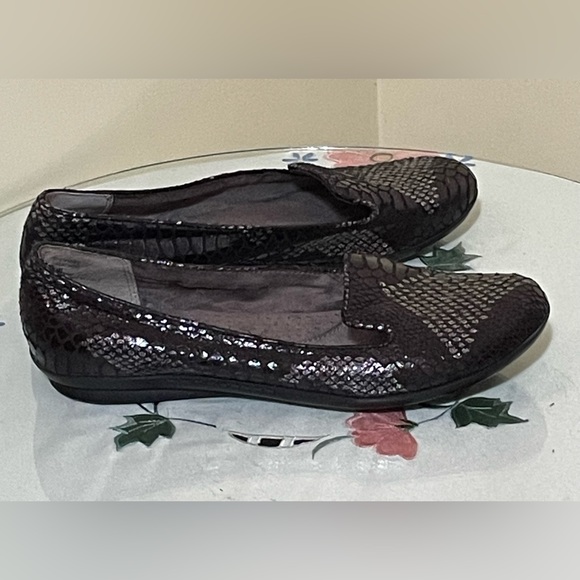 Cliffs by White Mountain Memory Foam Loafers - Picture 3 of 10